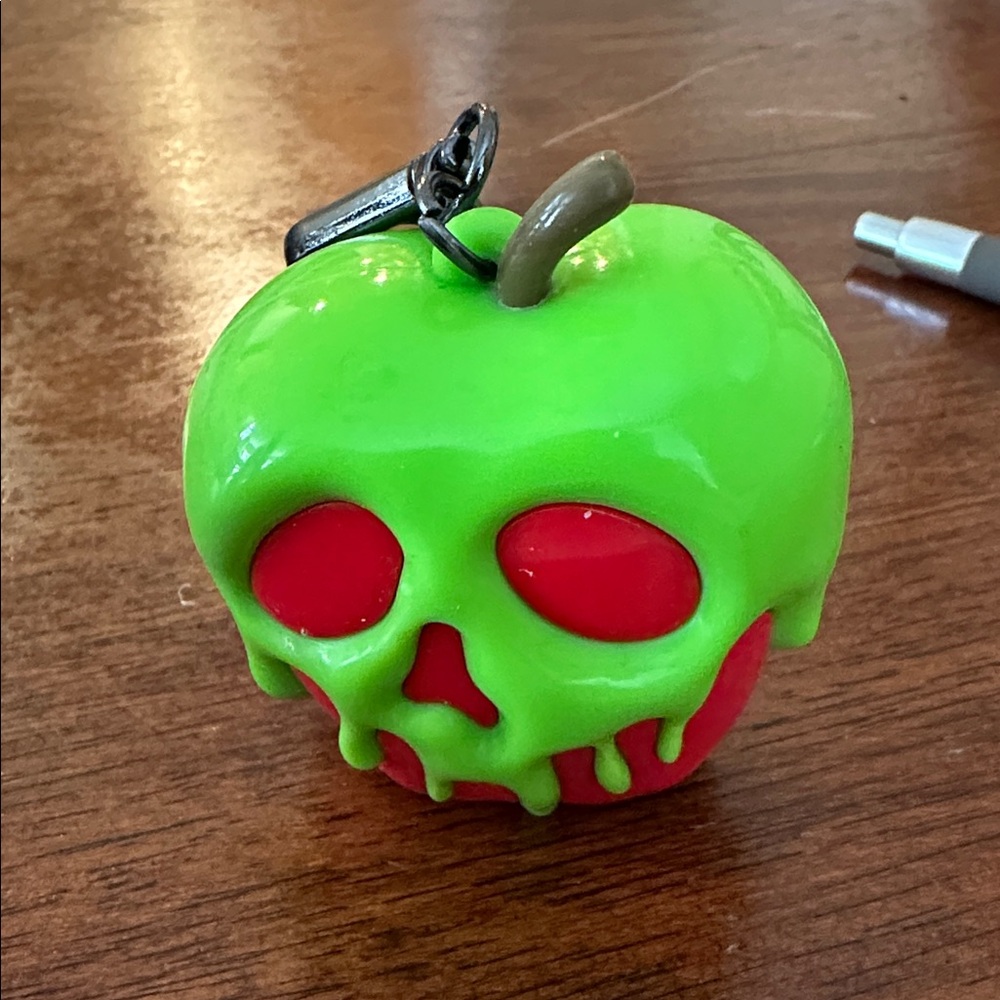Bath and Body Works villains anti bac holder apple